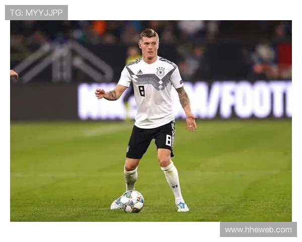 克罗斯在足球世界中的传奇之路与他对球队的深远影响分析 克罗斯在足球世界中的传奇之路与他对球队的深远影响分析